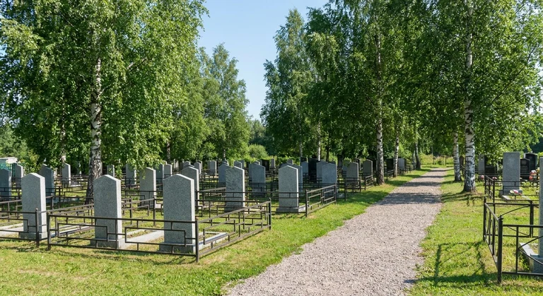 Памятники на Даниловском мусульманском кладбище в Москве