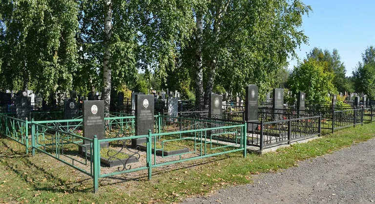 Аллея на Николо-Архангельском кладбище