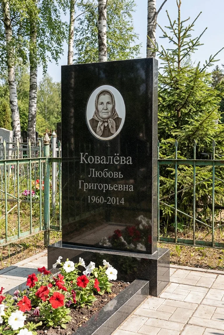 Памятник со скульптурой на Троекуровском кладбище