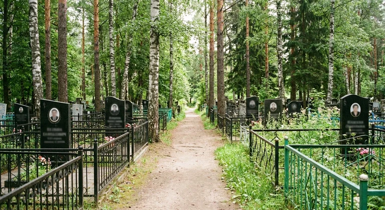 Памятники на Троекуровском кладбище в Москве — изготовление и установка под ключ