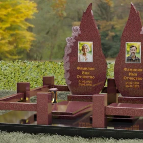 Памятник из гранита с розами и плавными изгибами - П120