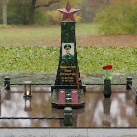 Гранитный мемориал со звездой и автоматом Калашникова - П190