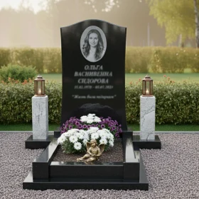 Мемориальный комплекс с арочной стелой, лампами и цветами - ПН126