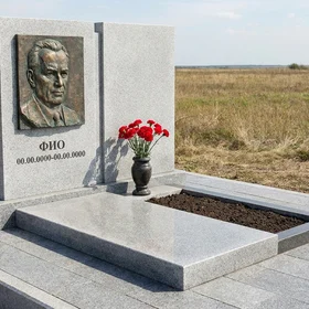 Бронзовый мемориал вертикальный классической формы